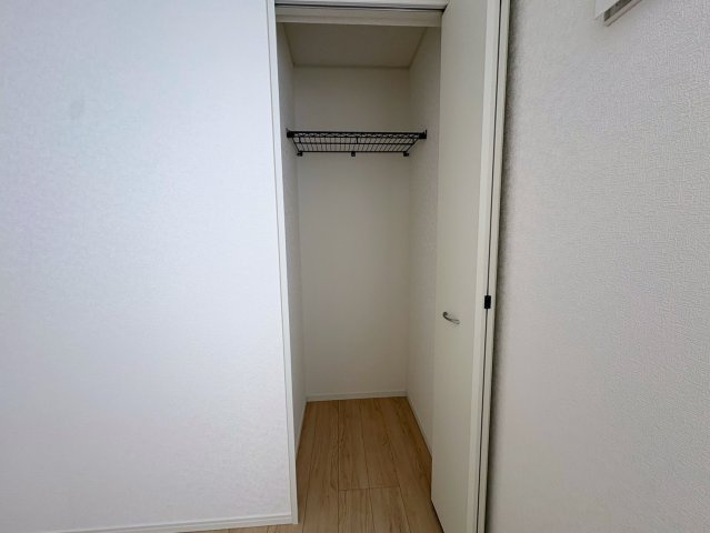 クレイドルガーデン糸満市座波 第３・４号棟の収納|２階洋室4.5帖には、便利なクローゼット収納を設置
