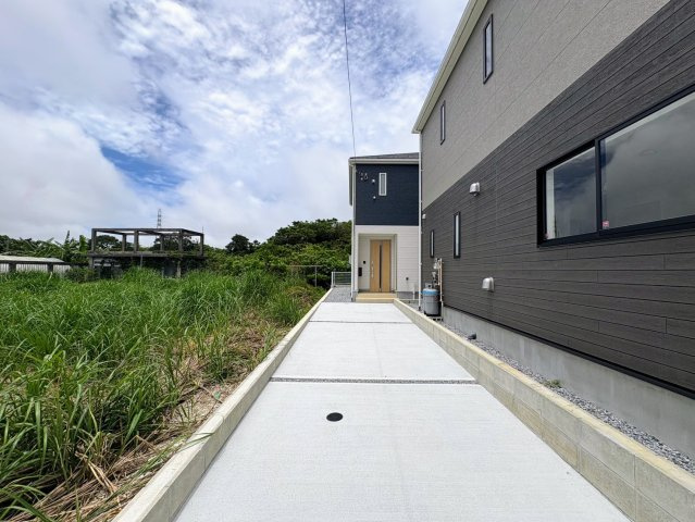 クレイドルガーデン糸満市座波 第３・４号棟のその他|縦列３台駐車可能スペース付き！お気軽にお問い合わせください♪