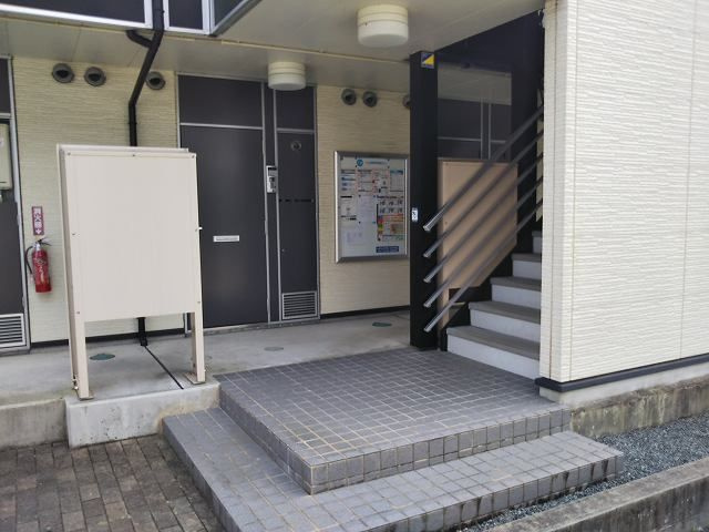 レオパレスオバタのエントランス|双葉　原町　相馬　家具　家電　社宅　マンスリー