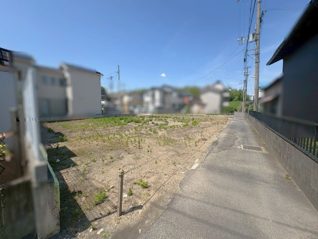 ◆有効宅地面積約８０坪◆北東角地◆建築条件無し売土地◆伏見区久我石原町の前面道路含む現地写真|前道含む現地(２０２６年５月撮影)