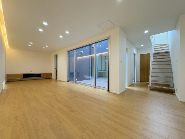 香椎駅東3丁目戸建の居間・リビング