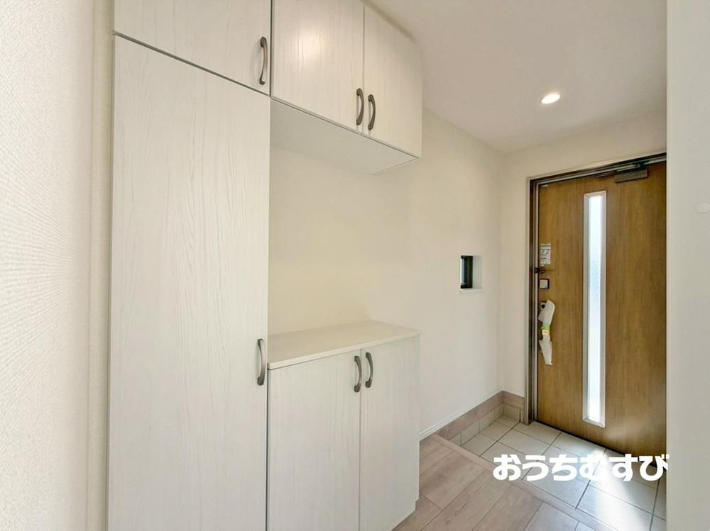 小牧市安田町(全2棟)の玄関
