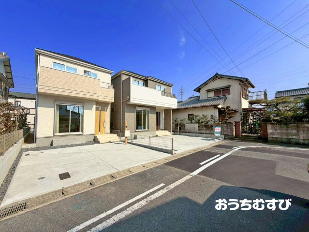 小牧市安田町(全2棟)の前面道路含む現地写真