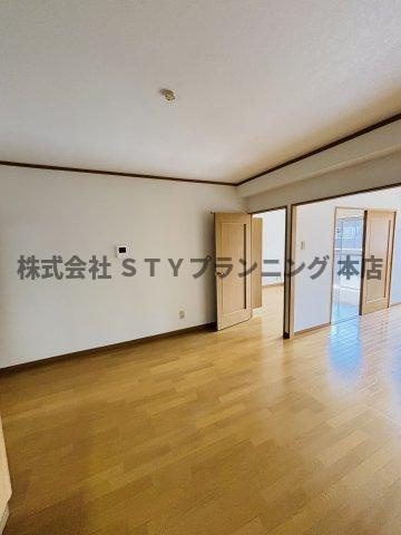 仲介手数料0円！スカイハイツ塚本の居間・リビング