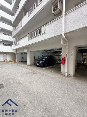 ニューライフ天神の駐車場