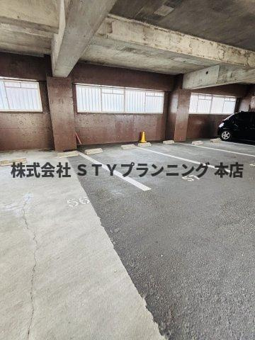 仲介手数料0円！スカイハイツ塚本の駐車場