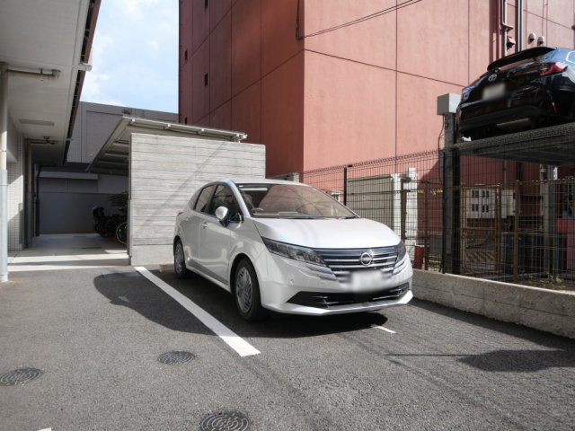 アプリーレ中之島の駐車場