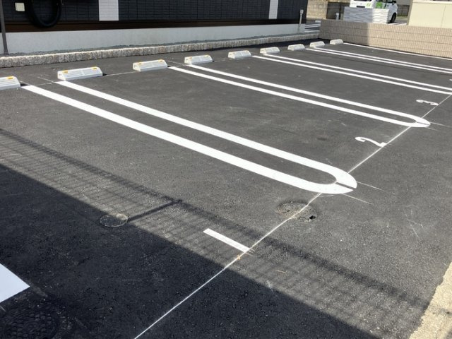 Etoile・Bright(ｴﾄﾜｰﾙ･ﾌﾞﾗｲﾄ)の駐車場