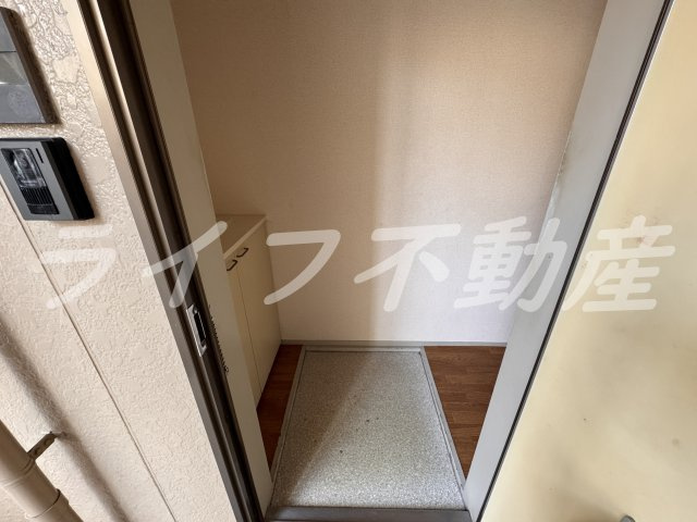 プレジール浦野の玄関|収納もある玄関です