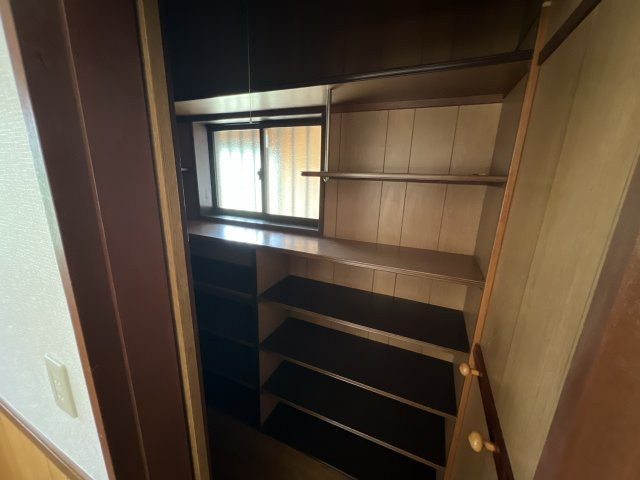 大津区西土井貸家の収納