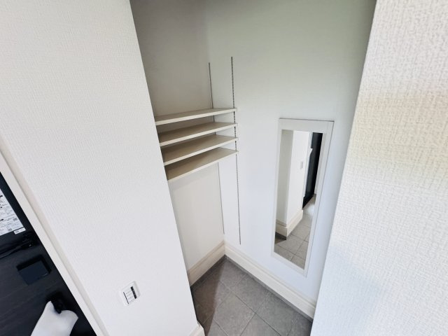 柏市篠籠田新築戸建【高田小学校:9分】の玄関|玄関ホール横・シューズインクローク