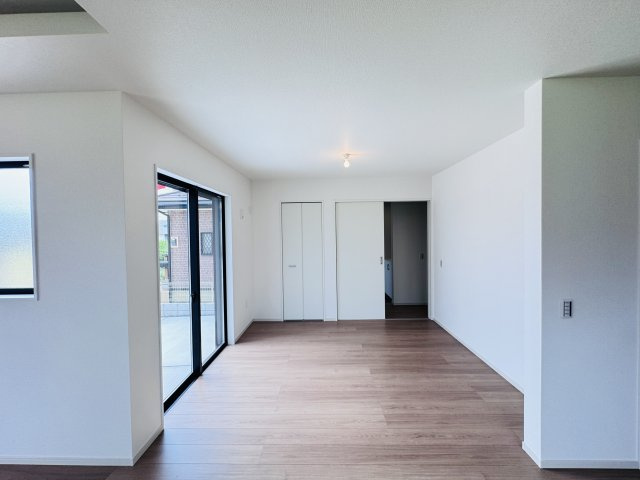 柏市篠籠田新築戸建【高田小学校:9分】の洋室|1F5.2帖洋室スペース
