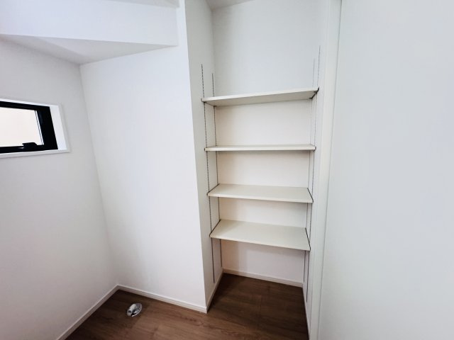 柏市篠籠田新築戸建【高田小学校:9分】の脱衣所|脱衣所収納スペース