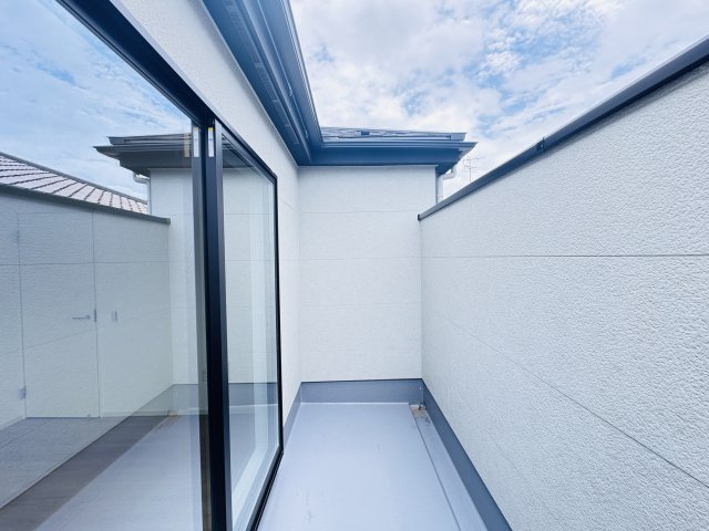 柏市篠籠田新築戸建【高田小学校:9分】のバルコニー|寝室前南向きバルコニー・日当たり良好♪