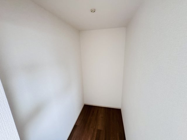 柏市篠籠田新築戸建【高田小学校:9分】の収納|6帖洋室・ウォークインクローゼット