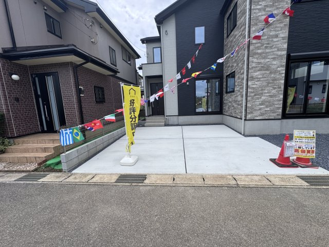 柏市篠籠田新築戸建【高田小学校:9分】の駐車場|2号棟駐車スペース・並列2台駐車可