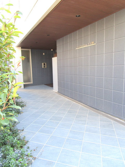 （シニア限定）へーベルVillage東中野のエントランス|★フラットアプローチ★