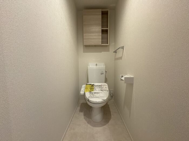 温水洗浄便座付きのトイレです♪