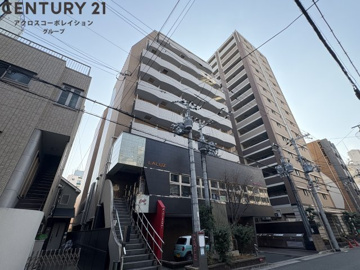 オートロックで外部の人間が簡単に出入りできないため安心です。