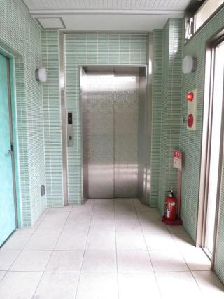 福岡市南区老司３丁目の賃貸マンションのロビー