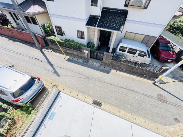 柏市十余二新築戸建【松葉第一小学校:6分】の展望|バルコニーより道路側眺望・南道路で日当たり良好♪