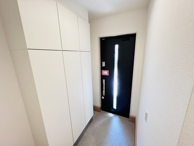 柏市十余二新築戸建【松葉第一小学校:6分】の玄関|玄関ホール・シューズボックス