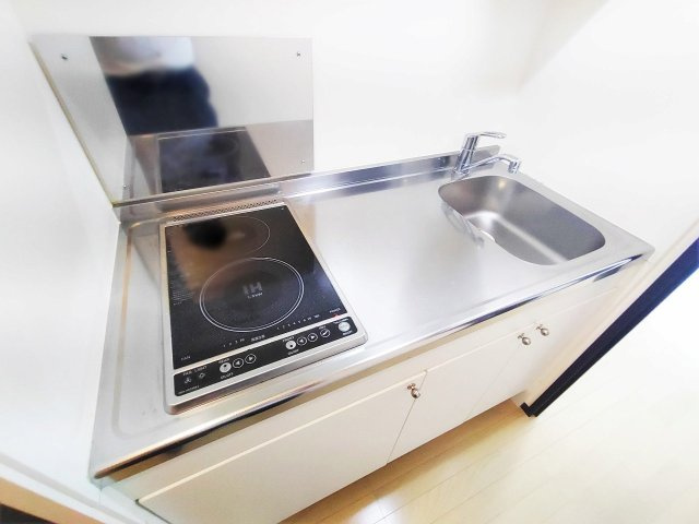 クレイノエストレーラのキッチン|設備・仕様は号室により異なる為、現況を優先致します。