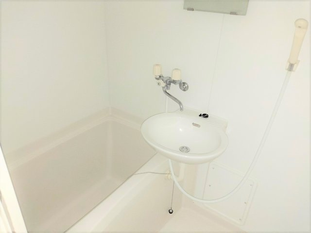 レオネクストエトワールエトウの浴室|設備・使用は号室により異なる為、現況を優先致します。