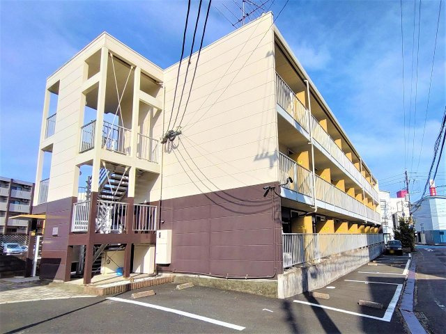 レオパレス山下の外観|落ち着いた雰囲気の外観です