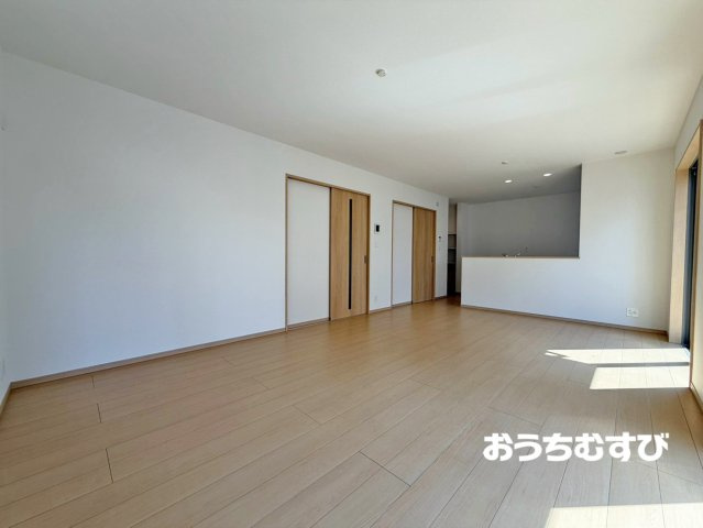 春日井市上条町8丁目(全8棟)の居間・リビング
