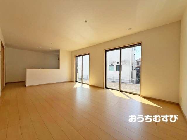 春日井市上条町8丁目(全8棟)の居間・リビング
