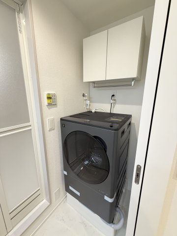 Ｍａｉｓｏｎ　Ｓａｒｋｌａｎｄ　メゾンサークランドの洗面所|★ドラム式洗濯機★家具家電付きの物件です★