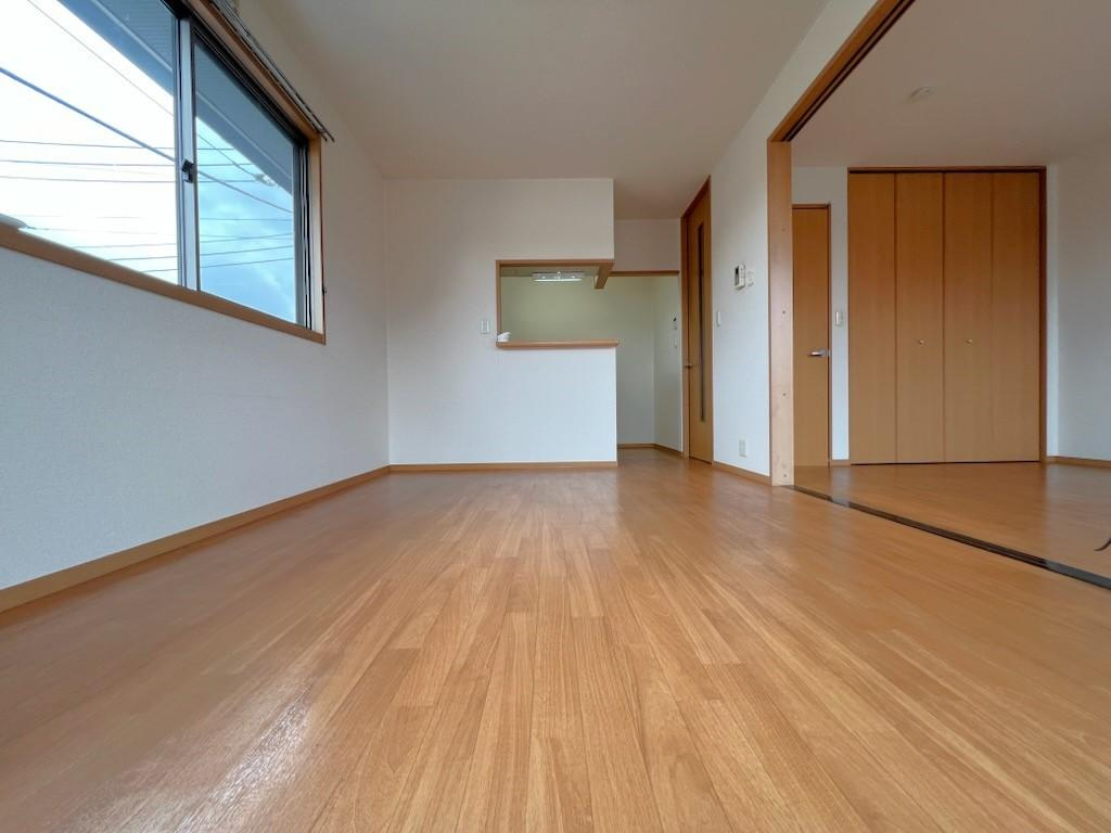 ファミーリェ　Ｉの居間・リビング|※201号室の画像です