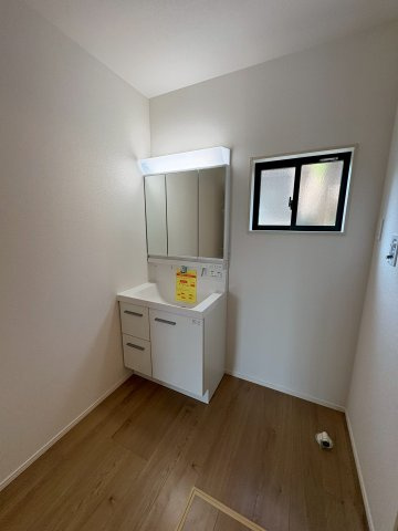 田川市川宮4期　新築戸建ての独立洗面台|三面鏡付き洗面化粧台で朝の身支度もラクラク♪♪♪
