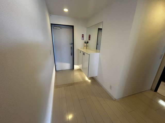 ベアーズコート美浜サンセットB棟の玄関