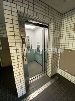 【エントランス】 | 落ち着いたエントランスです