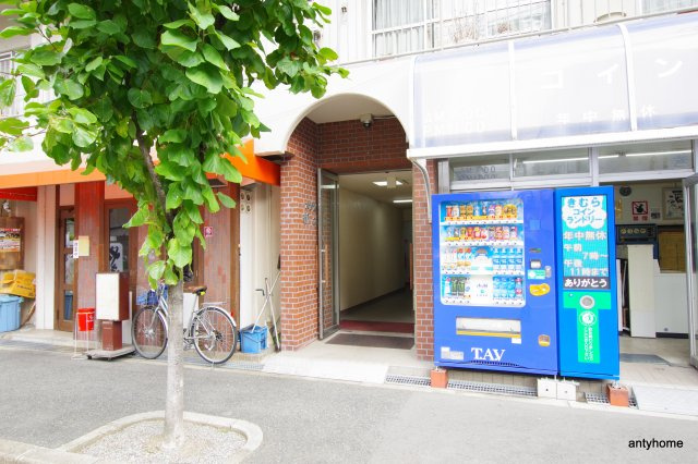 メゾン第3新大阪　仲介手数料無料のエントランス