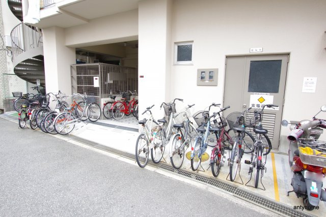 メゾン第3新大阪　仲介手数料無料の駐車場