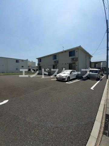ピレネー　Ⅱの駐車場|高崎、前橋のお部屋探しはエンドスケープまで！お客様の理想お聞かせ下さい♪