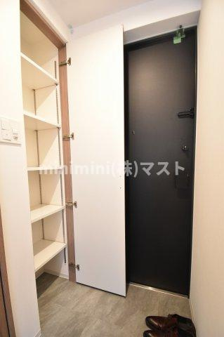 コスモ釣鐘町　の玄関