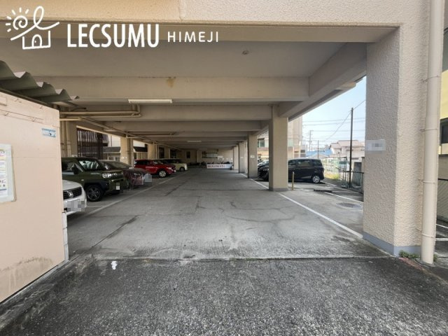 エバーグリーン今宿Ｂ棟の駐車場