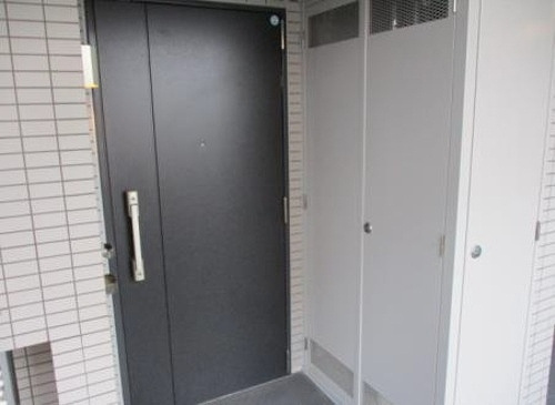 ライオンズ川越グランフォートの玄関|アルコープ付玄関　※2026年3月撮影の写真