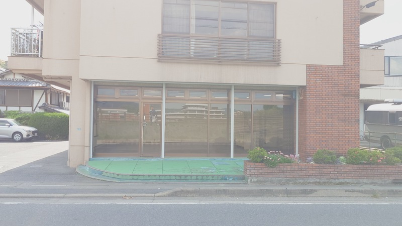 大津市南郷１丁目の店舗事務所の玄関