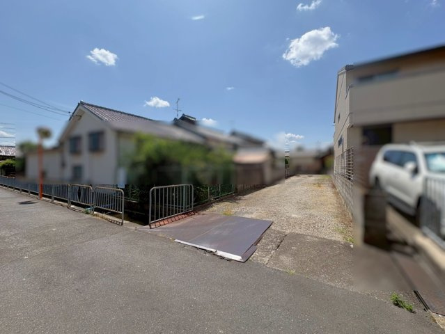 ◆東向きにつき陽当たり良好◆建築条件無し売土地◆伏見区久我石原町の前面道路含む現地写真|前道含む現地(２０２６年５月撮影) 