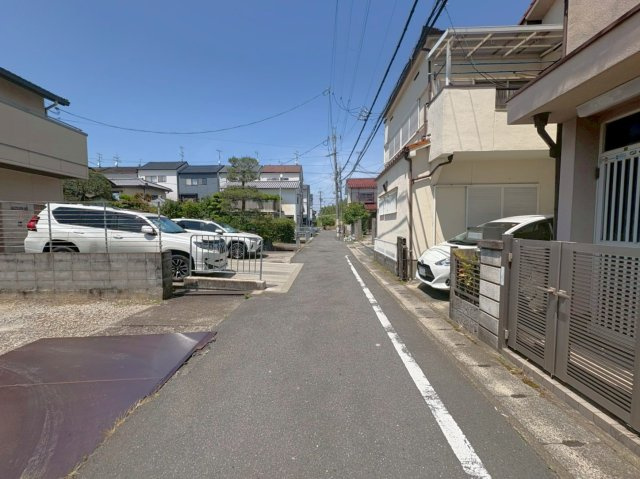 ◆東向きにつき陽当たり良好◆建築条件無し売土地◆伏見区久我石原町の前面道路含む現地写真|前道(２０２６年５月撮影) 