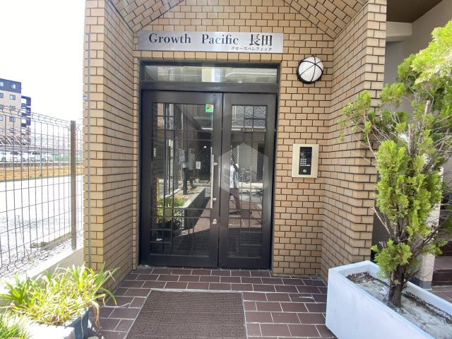 グロースパシフィック長田のエントランス