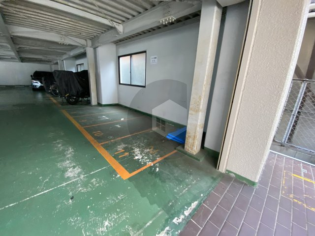 グロースパシフィック長田の駐車場