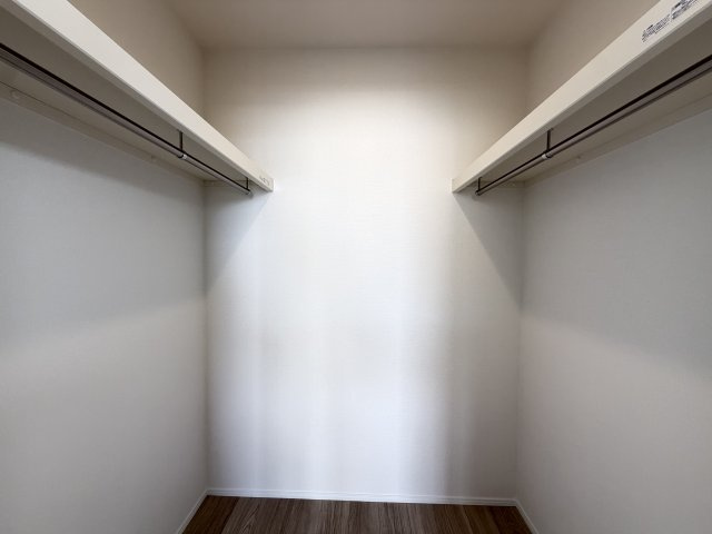 八重瀬町安里（全3棟）の収納|B号棟　洋室7.75帖＋WIC付き♪