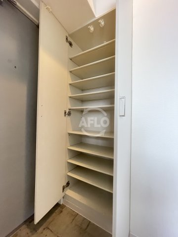 南堀江プライマリーワンの収納|南堀江プライマリーワン　下駄箱