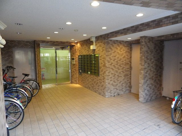 日神パレステージ護国寺のエントランス